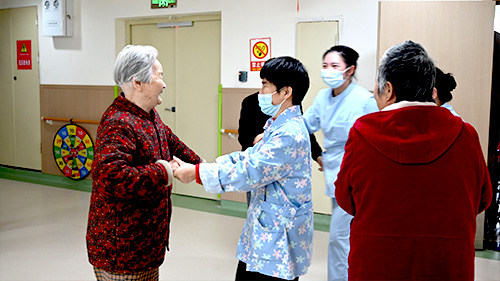 医养院给老人家人般的呵护